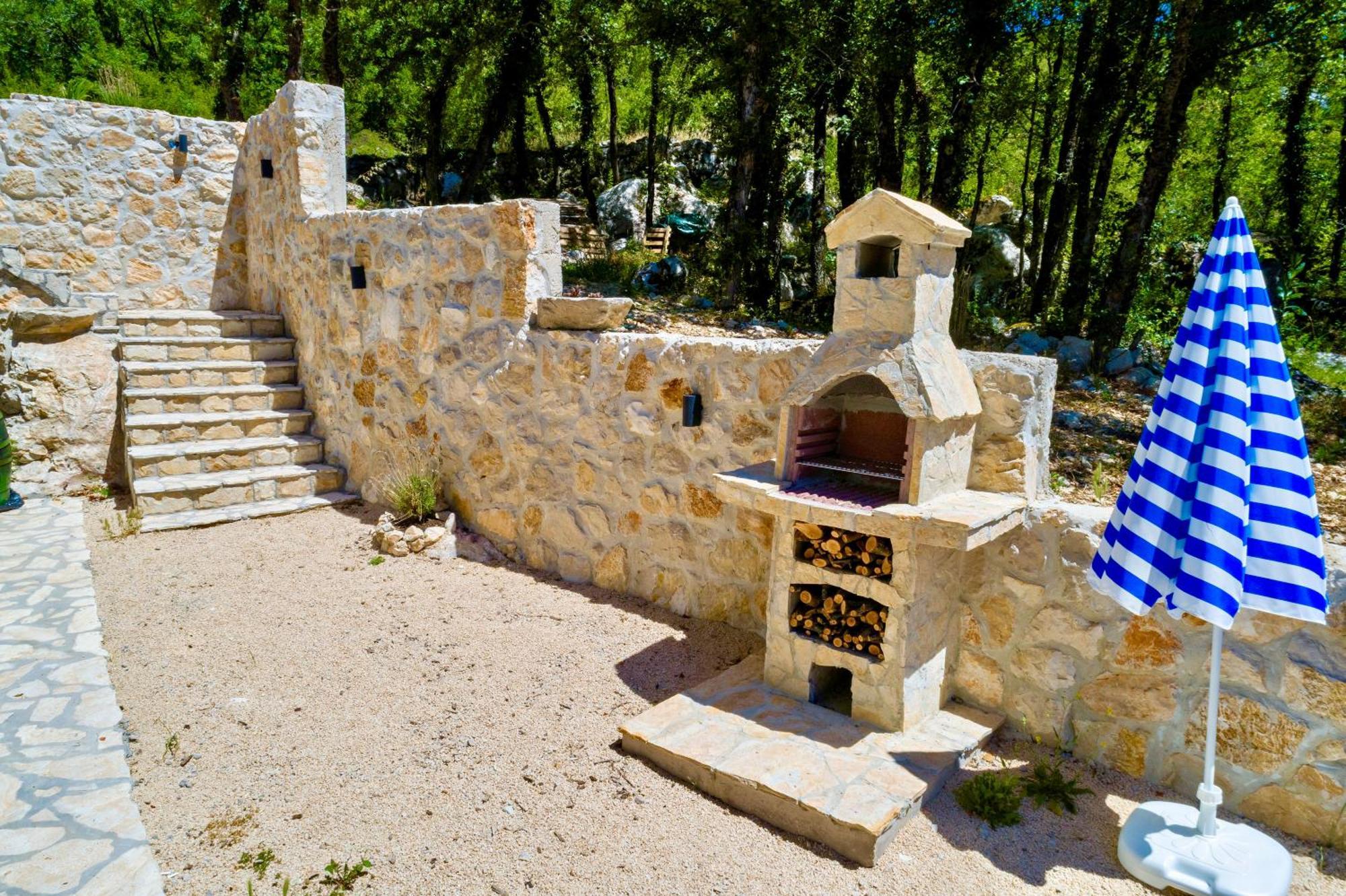 Luxury Villa Andrea Vrzika In Forest Near The Sea Zagvozd Exteriör bild